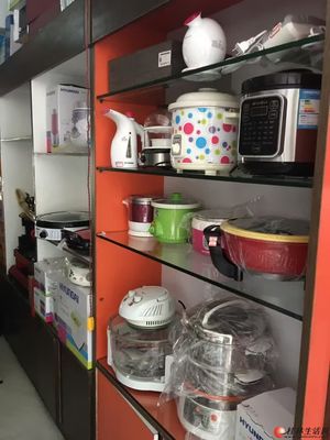 店鋪合同到期，全場清倉甩賣，日用百貨與小家電一件不留
